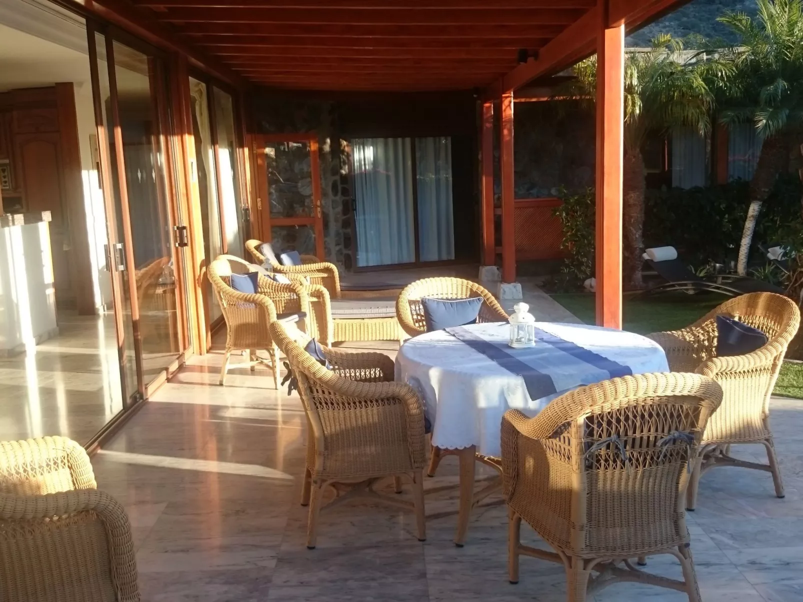 Villa mit Garten, Pool , Grill und Terrasse-Binnen