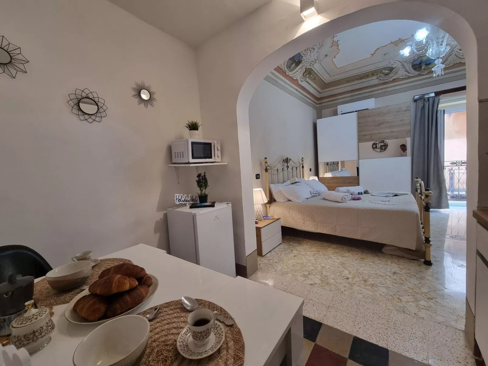 Donna Elisa von Holiday World-Image-tags.info