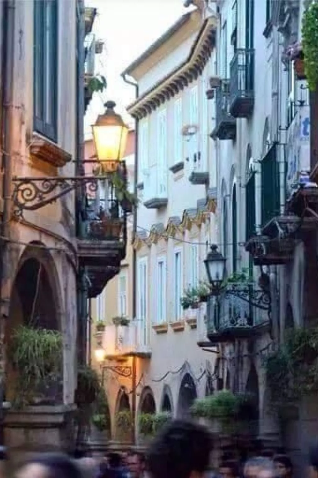 Haus in Cava De' Tirreni und Bergblick-Image-tags.info