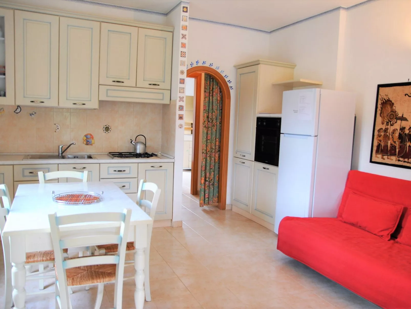 Charmantes Haus in Fondi mit überdachter Veranda-Binnen