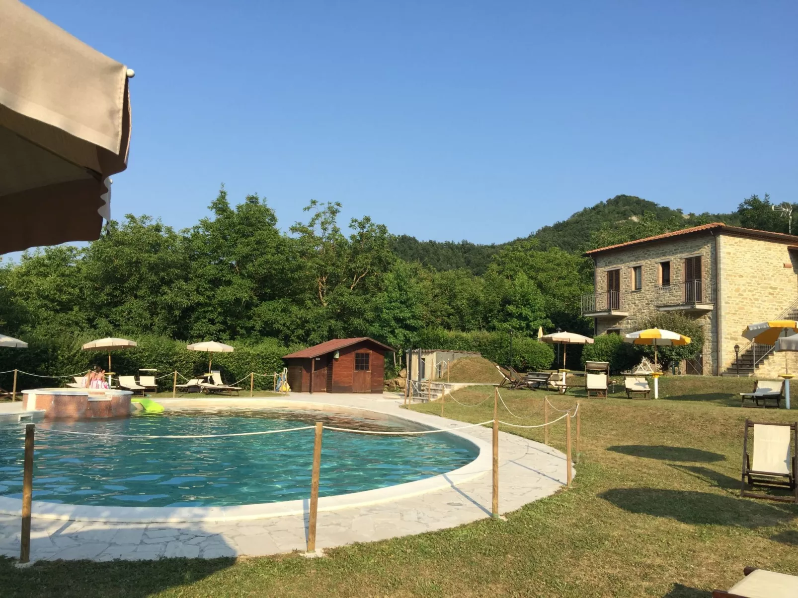 Haus für 11 Erwachsene und 9 Kinder in Apecchio-Binnen