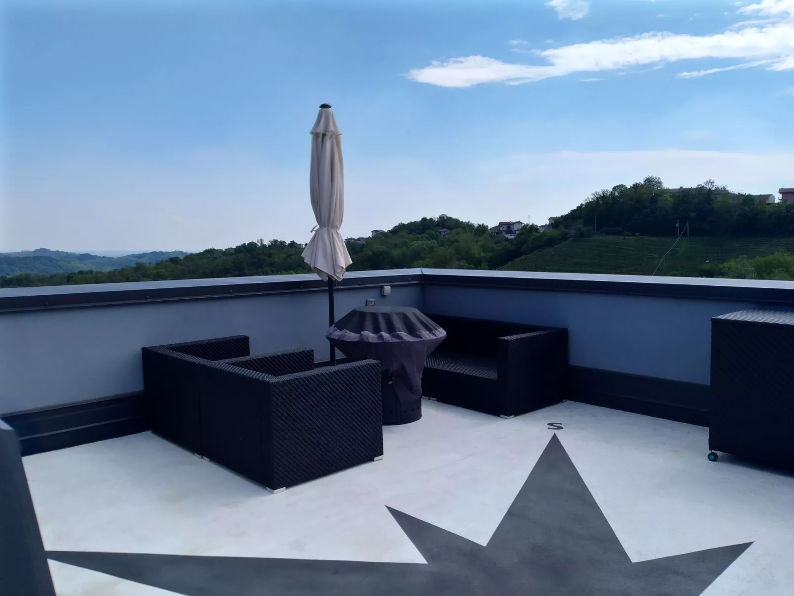 Wunderschönes Ferienhaus mit Pool und 360° Blick-Binnen