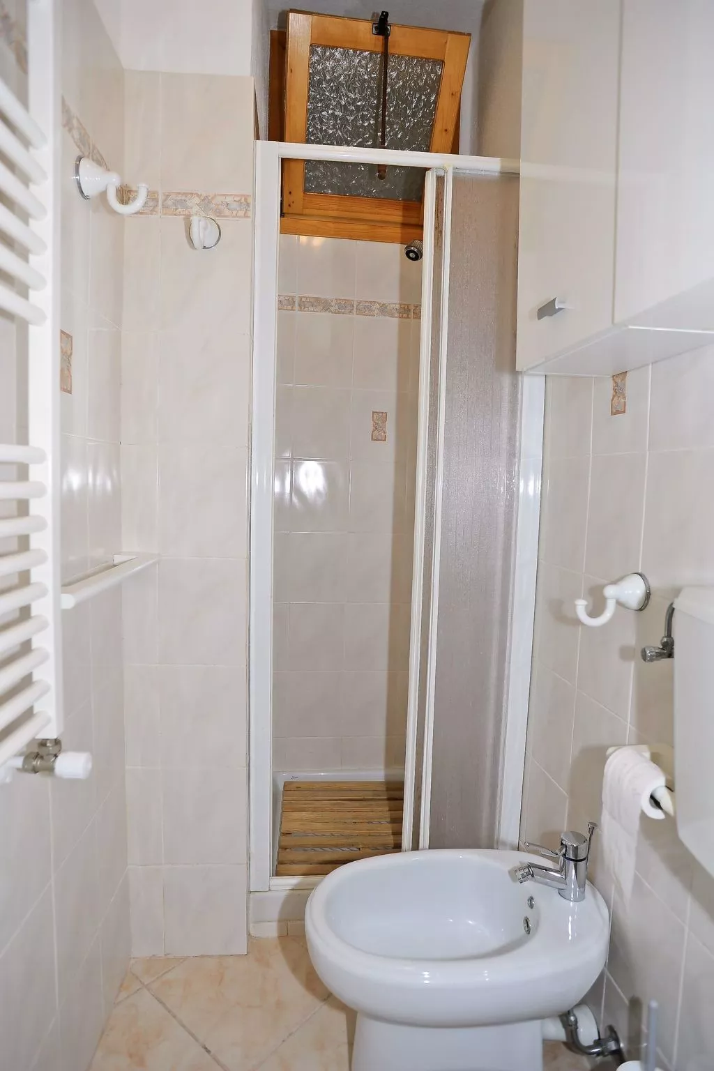 Panoramawohnung mit Balkon und Terrasse-Binnen