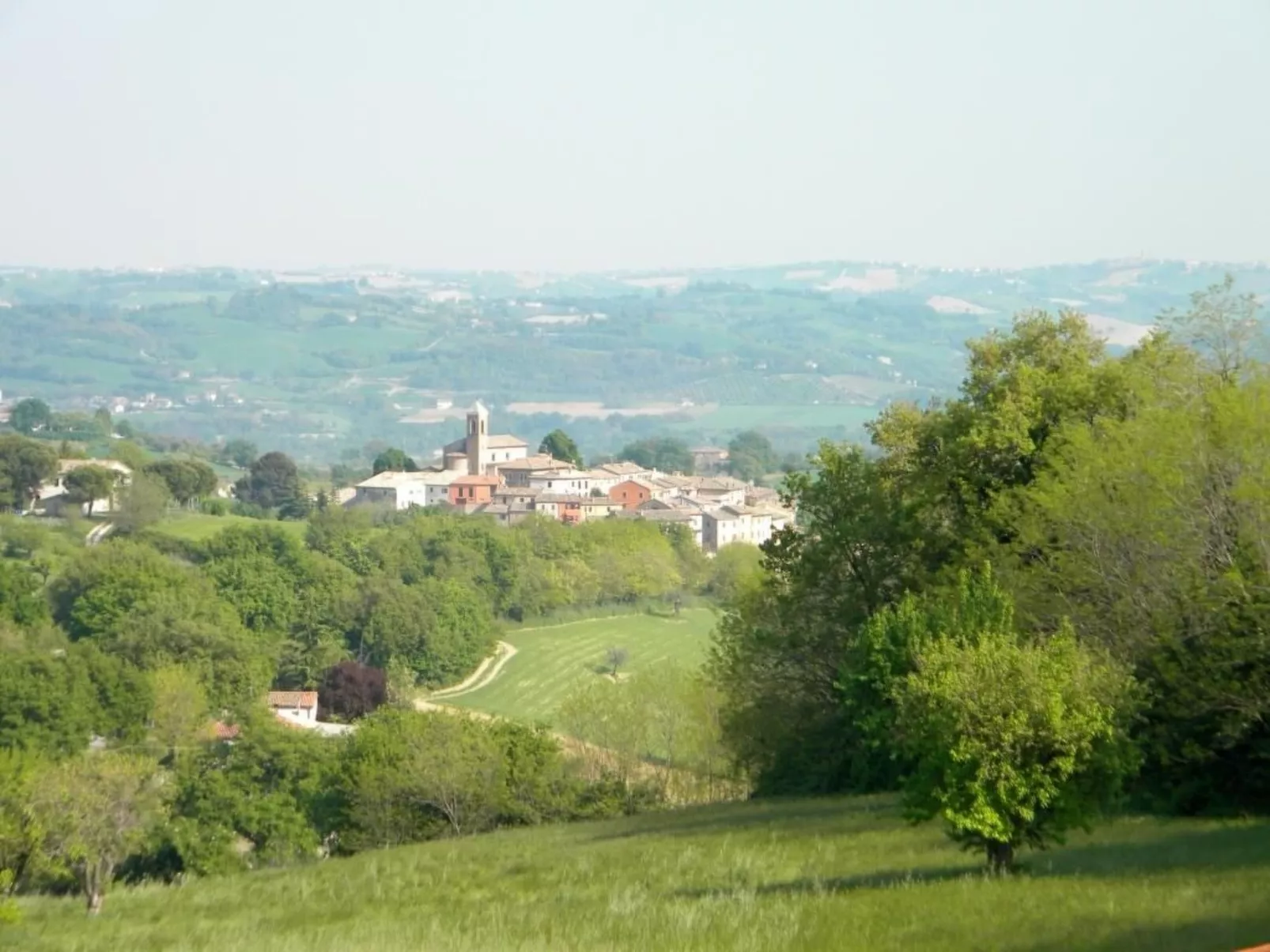 In der Gegend zwischen Meer und Berghang-Buiten