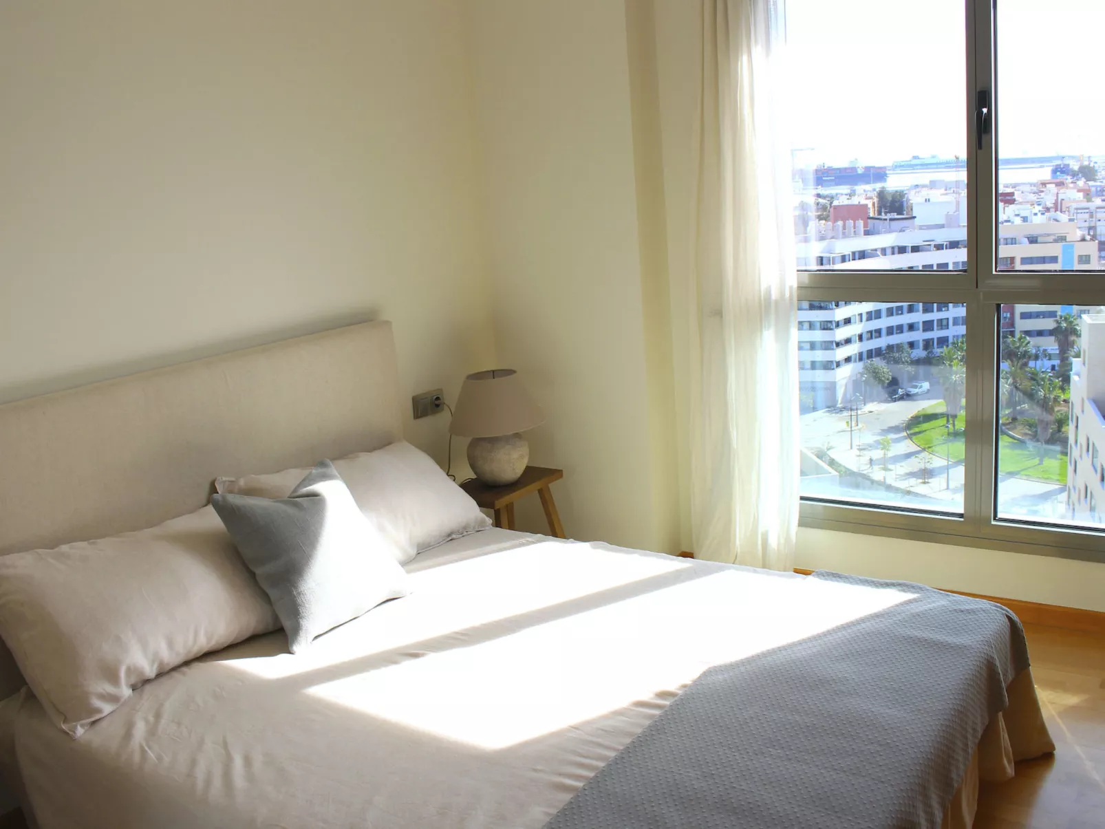 Luxuriöse Wohnung mit 1 Schlafzimmer, Balkon und Pool-Binnen