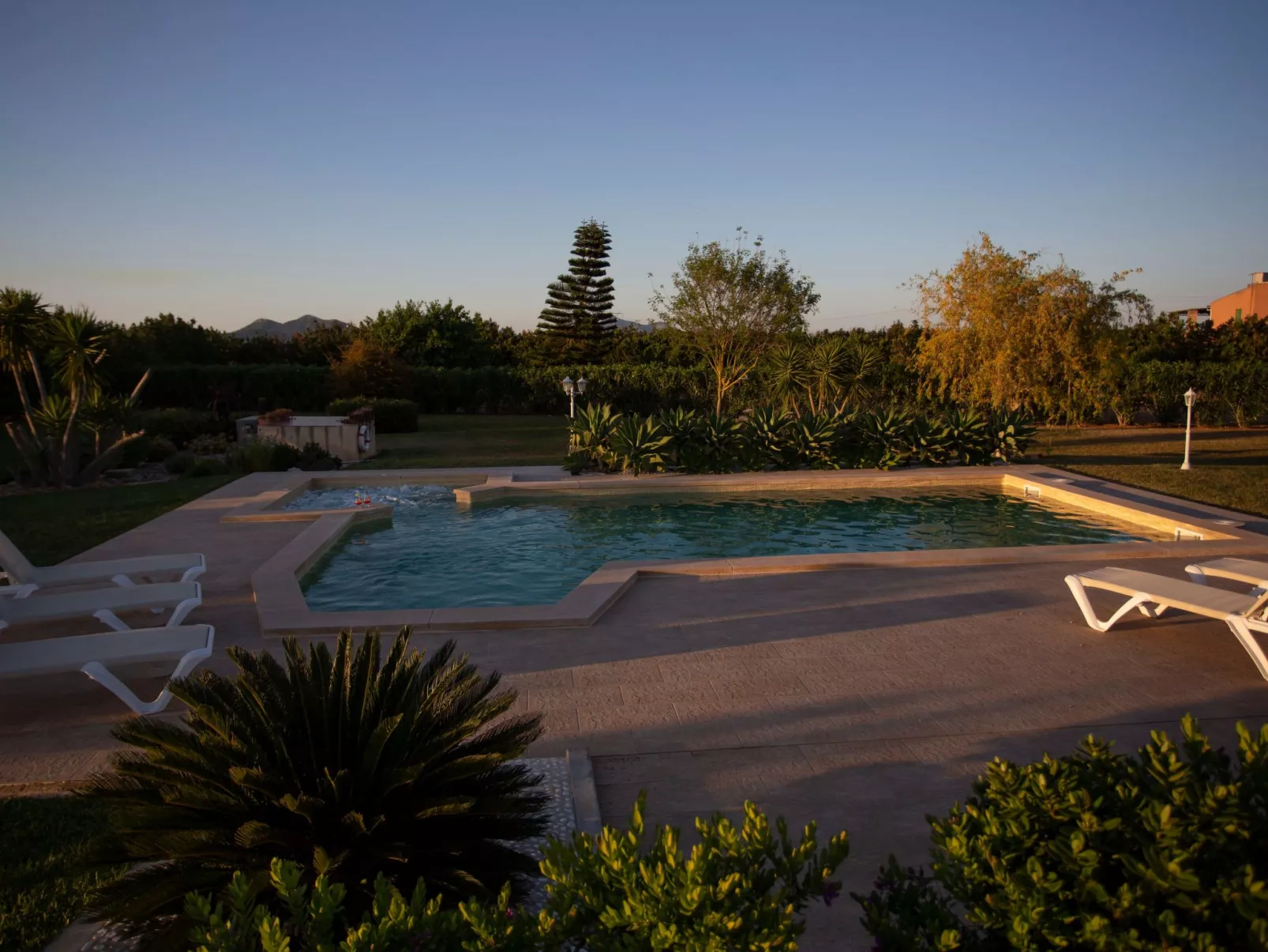 Can Vanrell, mit Schwimmbad, Jacuzzi und Rasenfläche.-Buiten