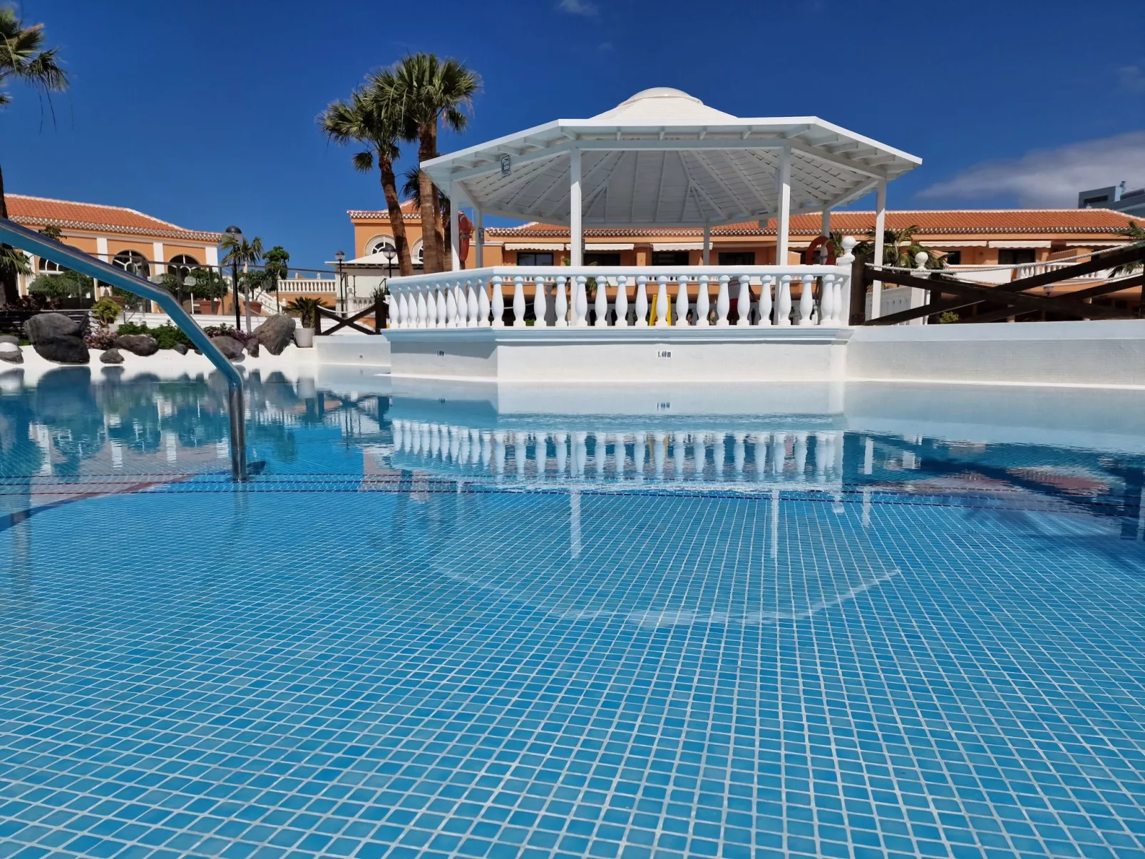 Exklusives Attic mit atemberaubendem Meerblick-Buiten