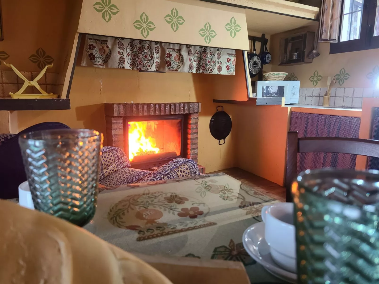 Schöne Ferienwohnung in Iznájar mit Garten, Terrasse und Grill-Binnen