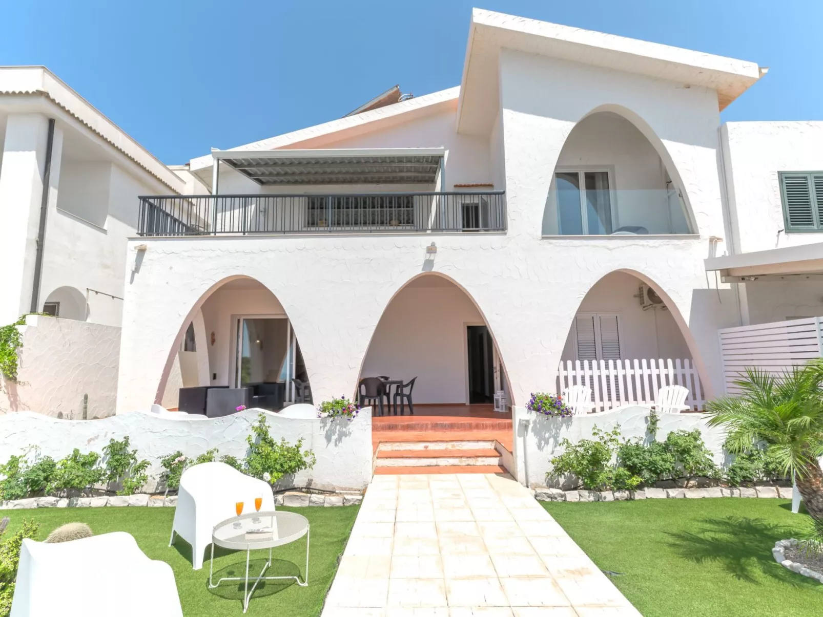 Villa am Sandstrand von Punta Secca-Buiten