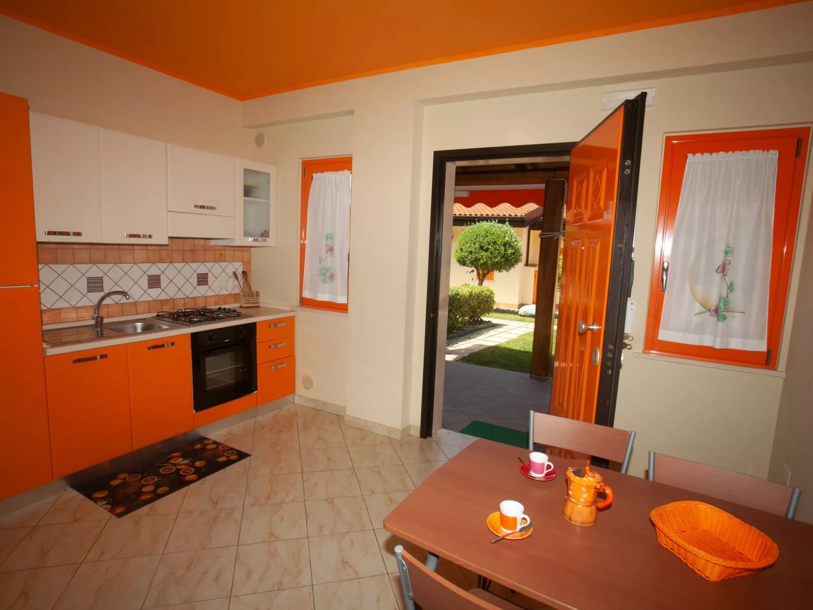 Komfortwohnung mit Garten - 70 m vom Meer entfernt-Binnen