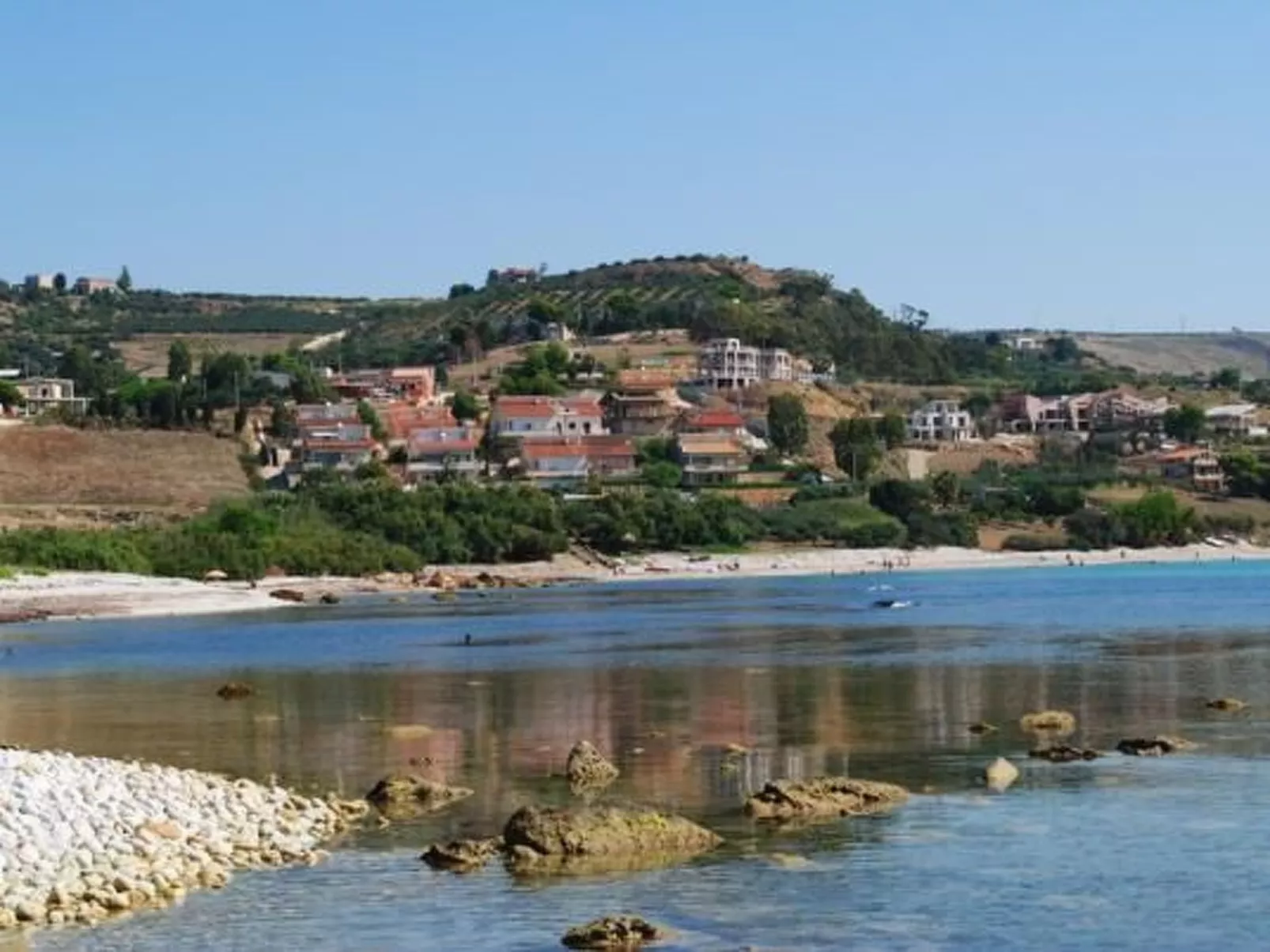 Ruhige Ferienwohnung in Sciacca mit Terrasse, Garten und Grill und Meerblick-Binnen