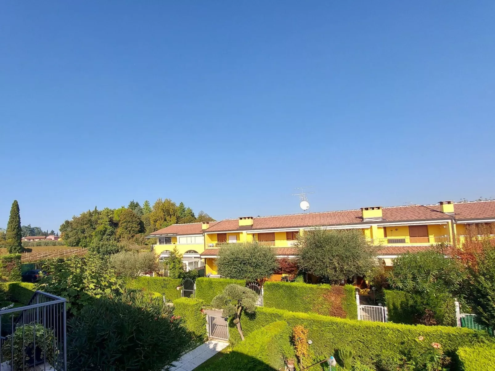 APART DINA LAZISE-Buiten