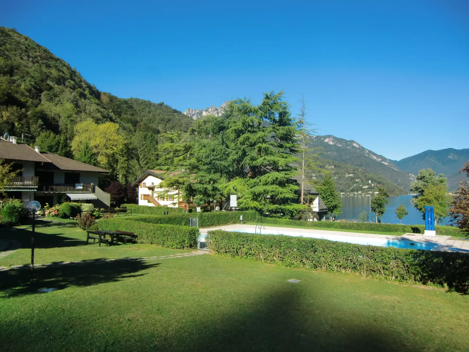 Wohnung mit Balkon mit Seeblick-Buiten