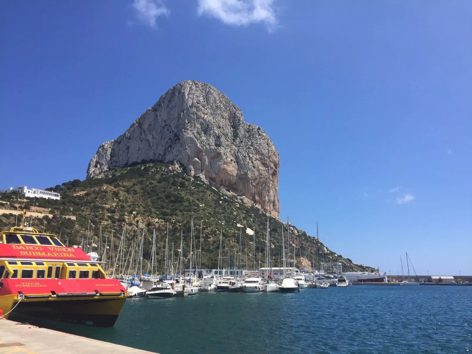 Mit privatem Pool und Meerblick-Buiten