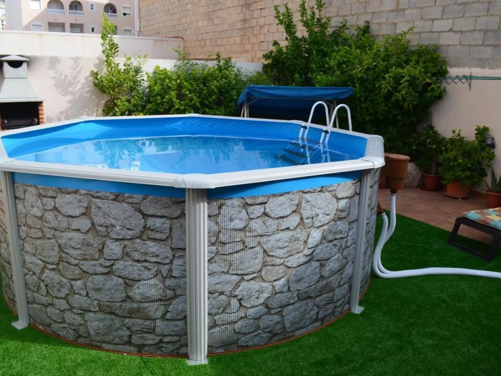 Wohnung mit Terrasse und privatem Pool-Buiten