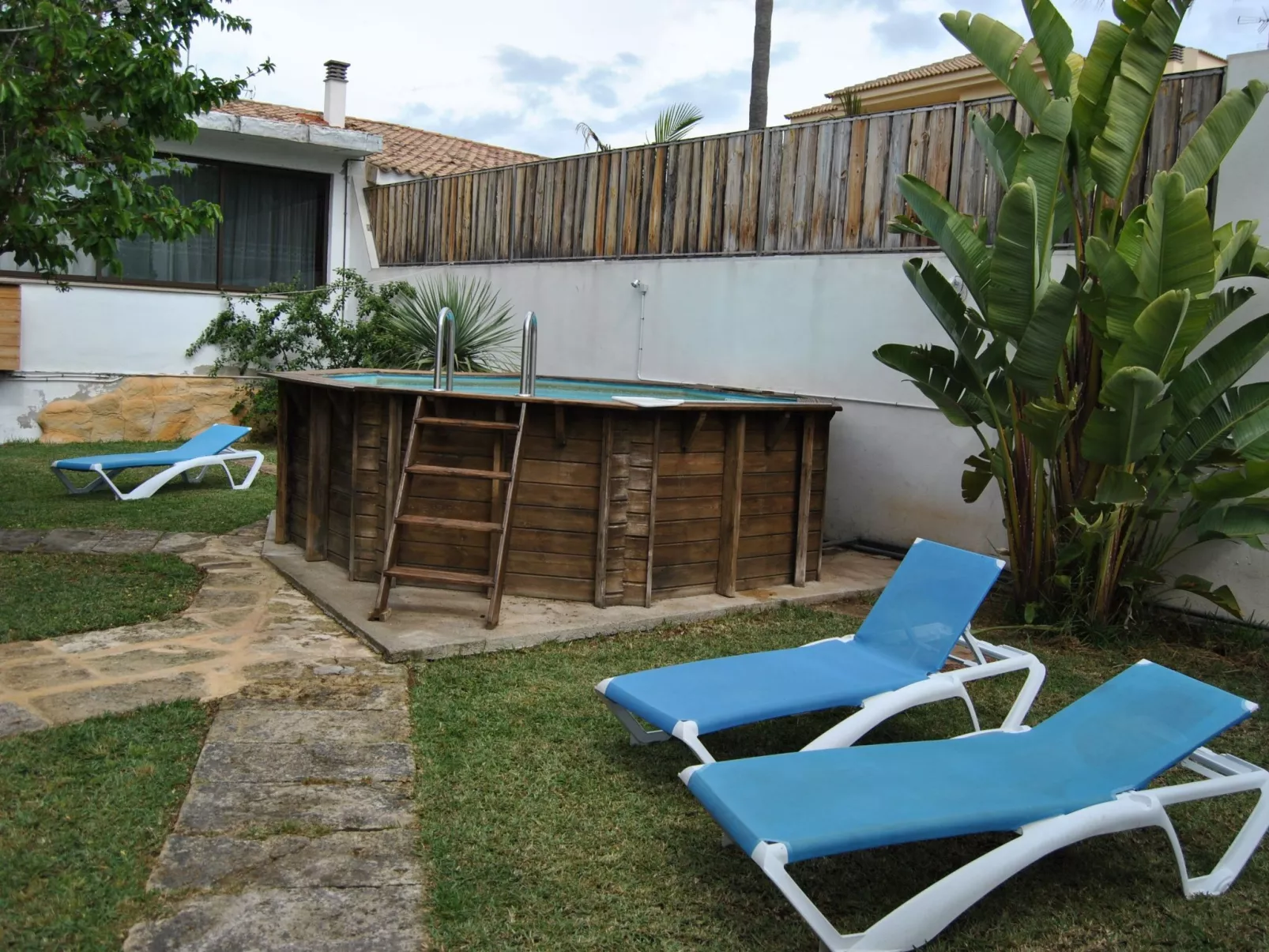 Für 2 Personen und 4 Kinder-Buiten