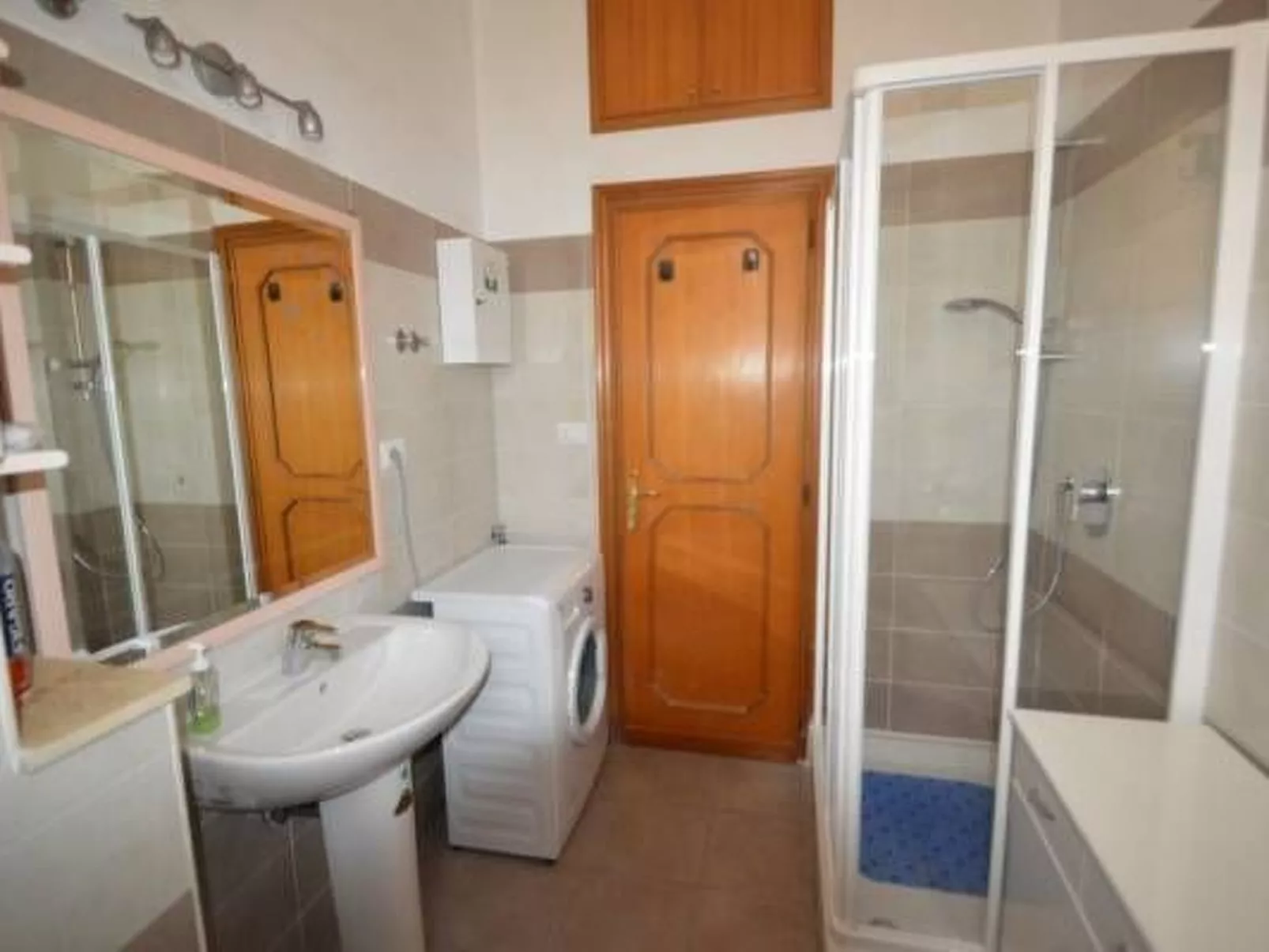 Mit Wasserblick-Binnen