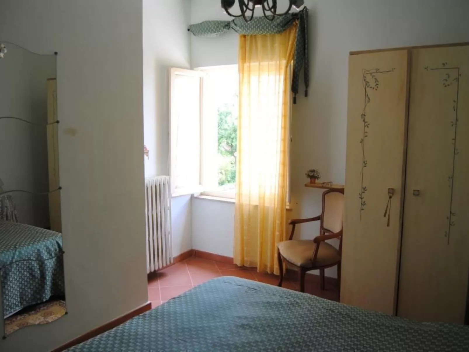 Altes Landhaus mit Schwimmbad und viel Grün-Binnen