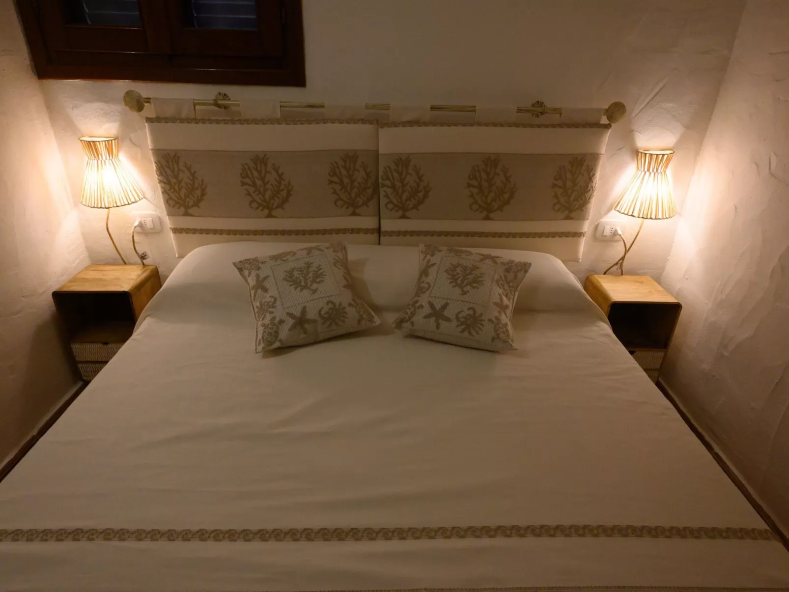 Blue Dawn. Eindrucksvolle Meersicht Coda Cavallo-Binnen