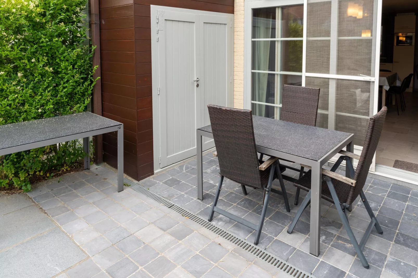 Fijn vakantiehuis in De Haan met barbecue en carport-Terrasbalkon