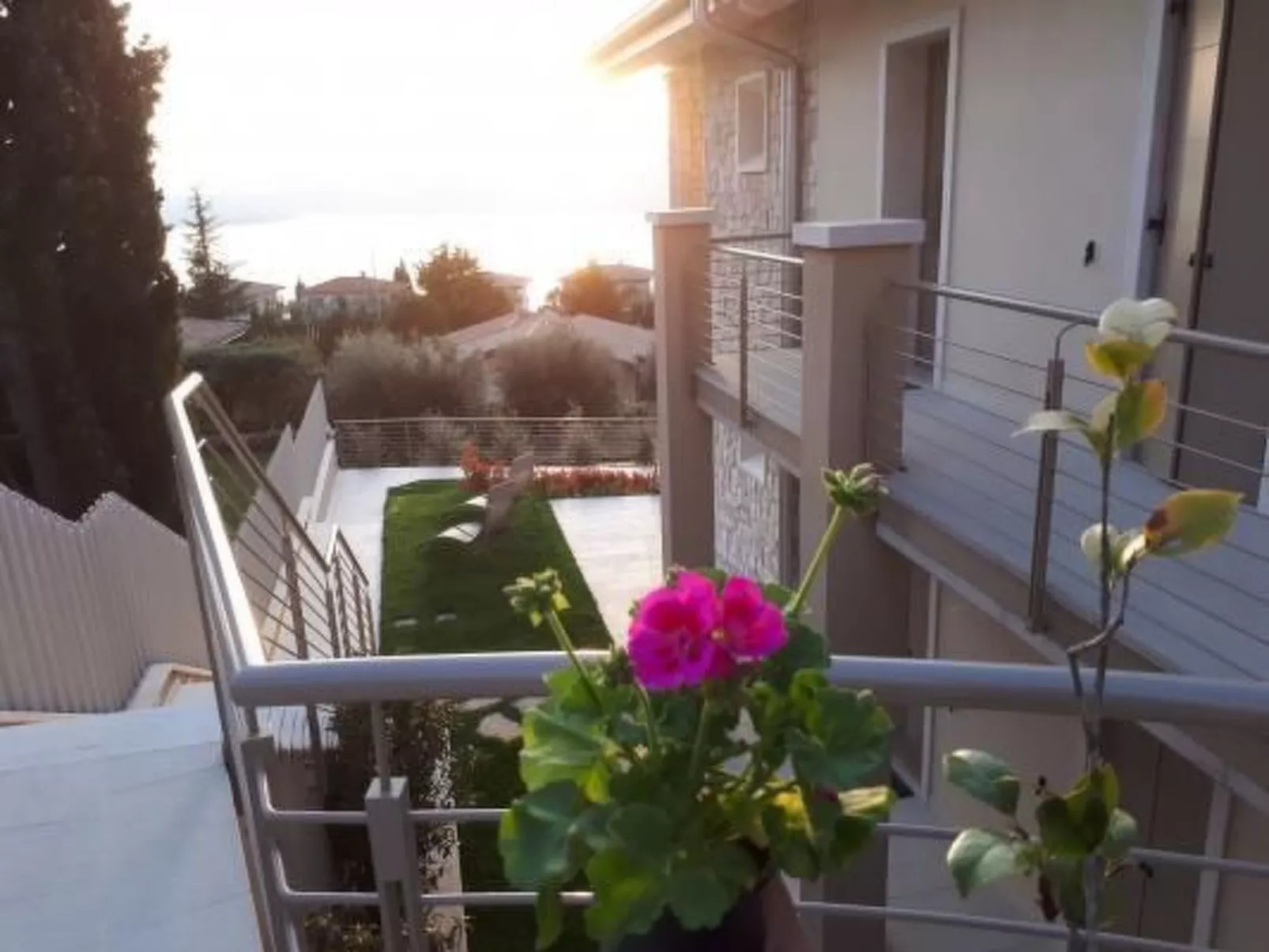 Flacher Sonnenaufgang-Buiten