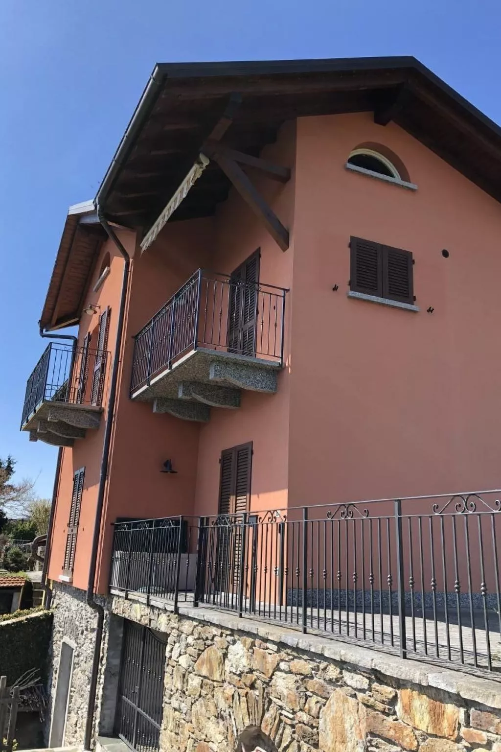 Rustikales Haus in ruhiger Lage mit  Seesicht-Buiten