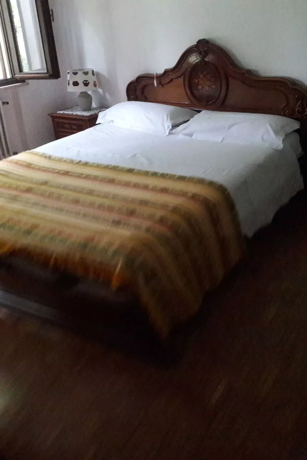 Auf einem ummauerten Grundstück-Binnen