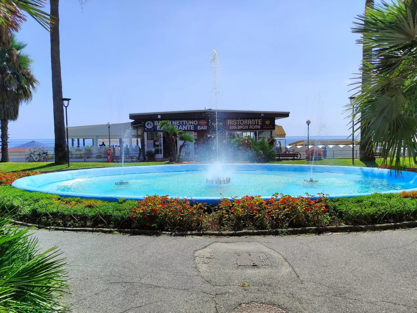 Vaze's Heart by Holiday World-Buiten