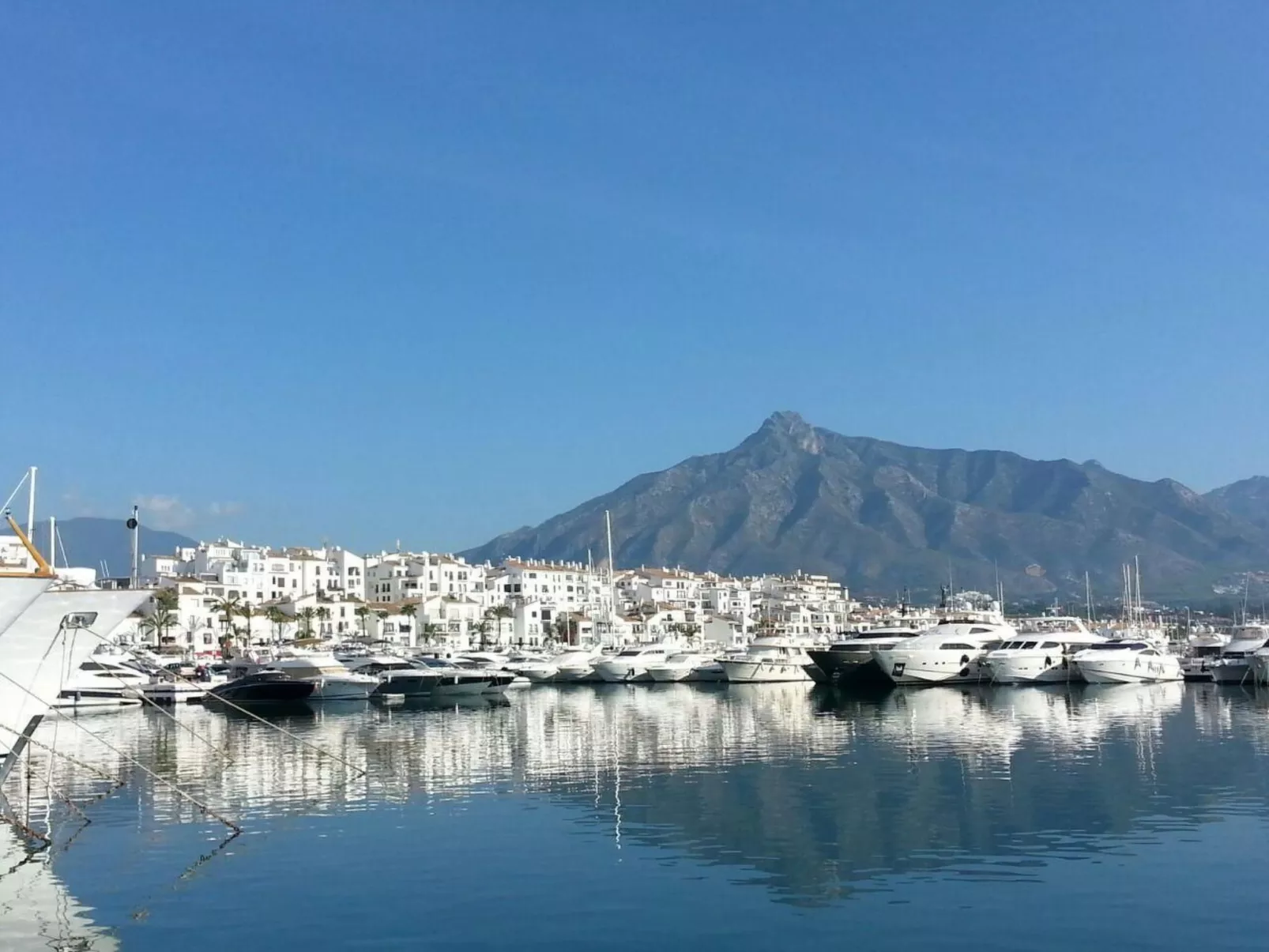 Villa Bella Vista mit Panoramablick und priv. Pool-Buiten