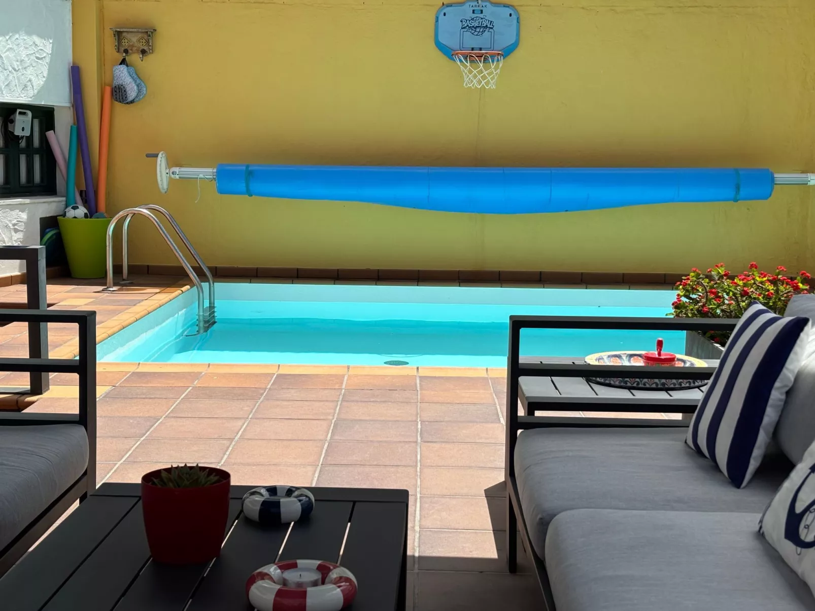 Haus mit beheiztem Schwimmbad, Berg- und Meerbli-Buiten