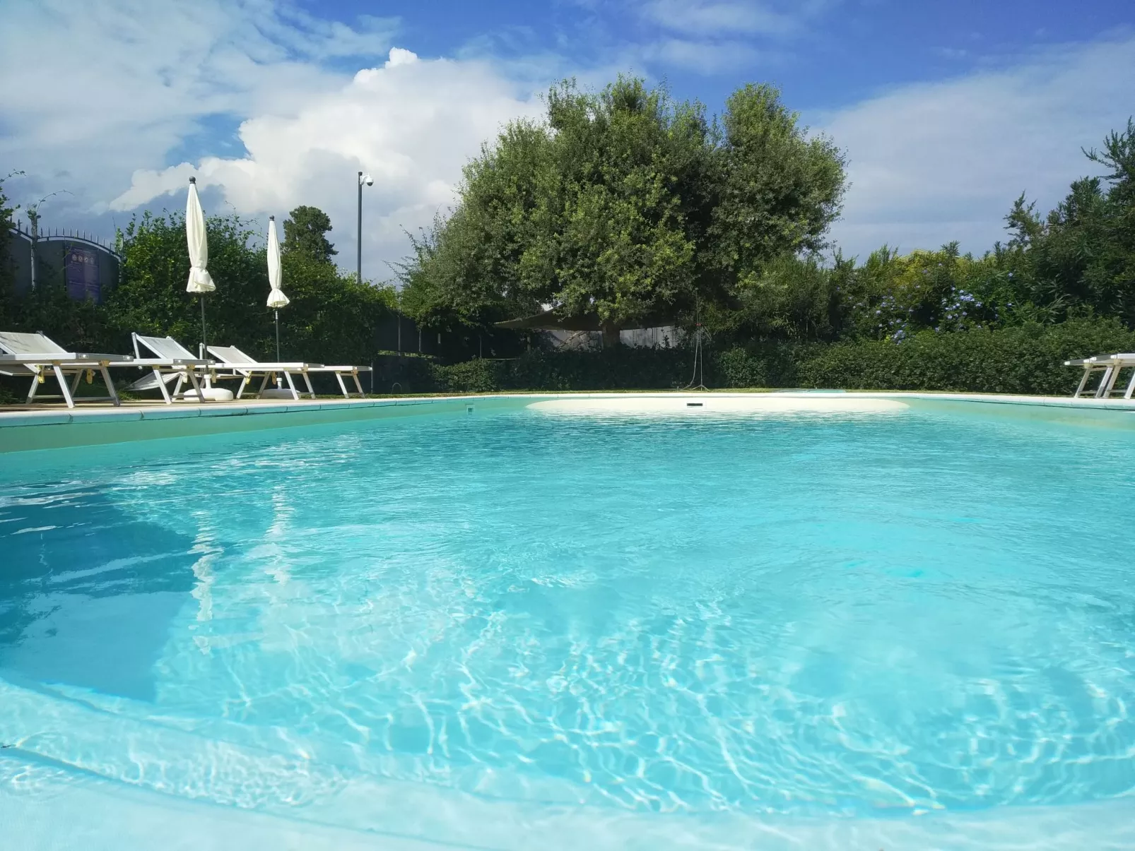 Einzimmerwohnung mit Terrasse-Buiten