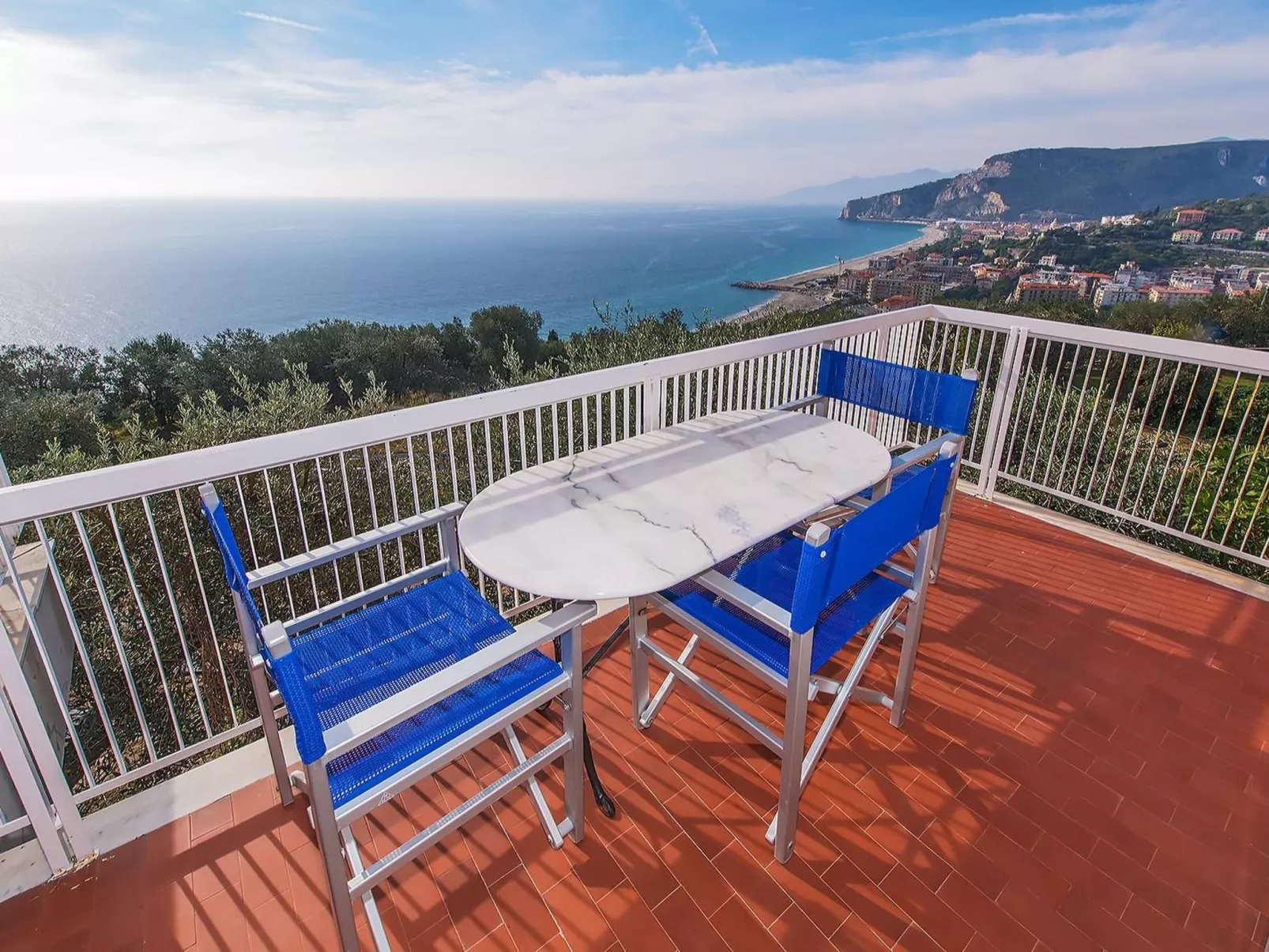 Wohnung mit Parkplatz und Panoramablick-Buiten