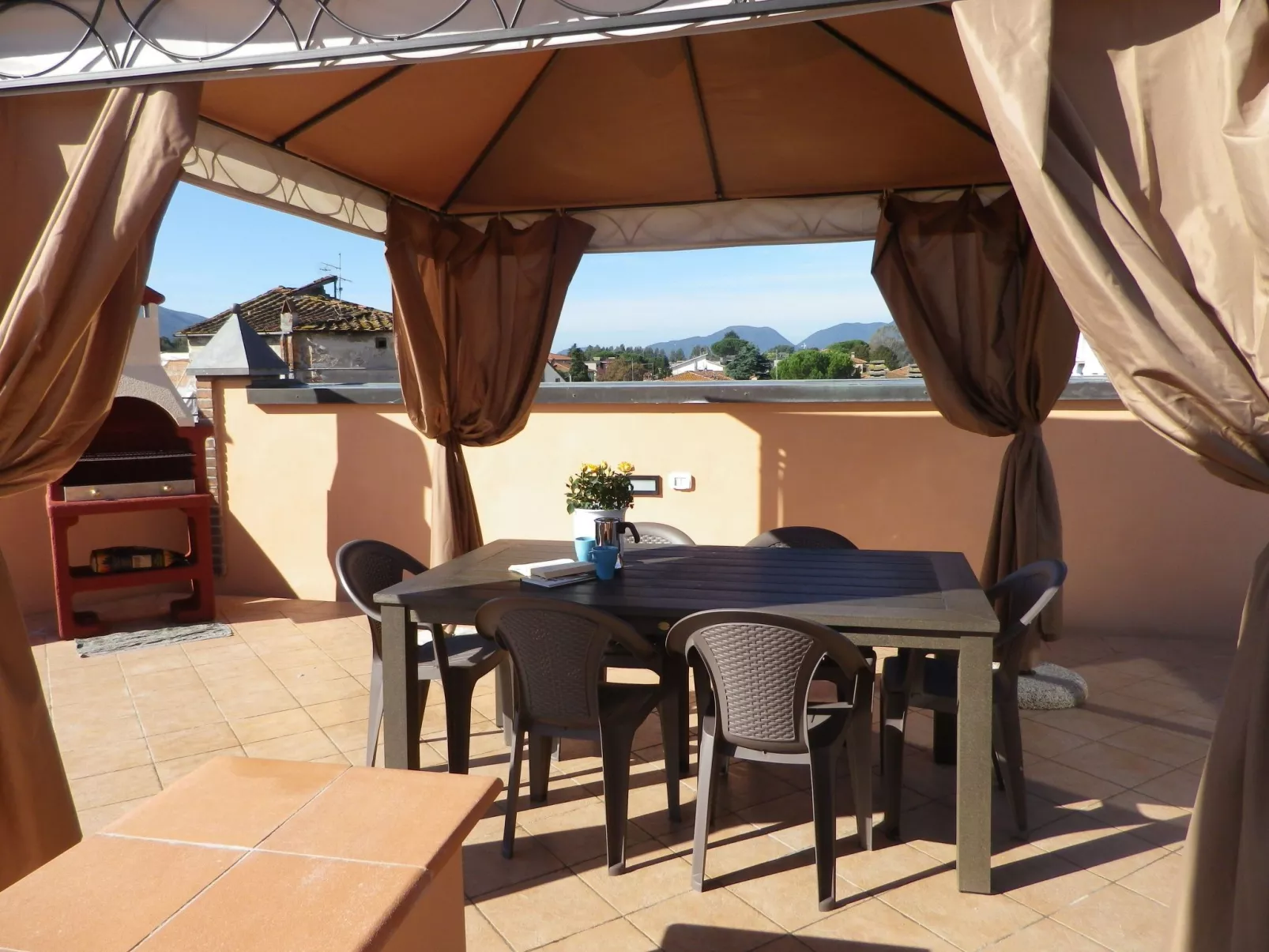 Wohnung 'La Terrazza' mit Terrasse-Buiten