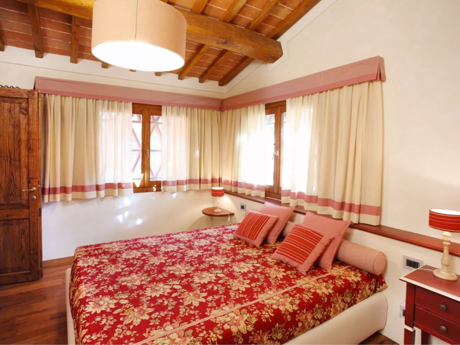 Villa mit privatem Pool und Wellnessbereich-Image-tags.info