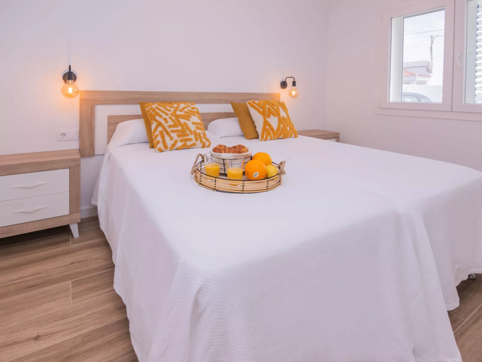 Modernes und helles Ferienhaus direkt am Meer, mit zwei großen Terrassen, Garte-Binnen