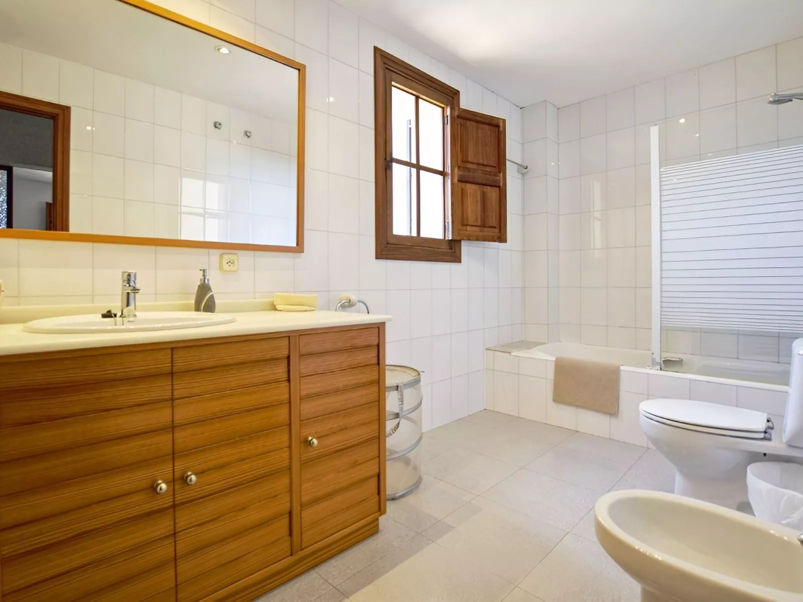 Großes Landhaus mit Schwimmbad in Meeresnähe-Image-tags.info