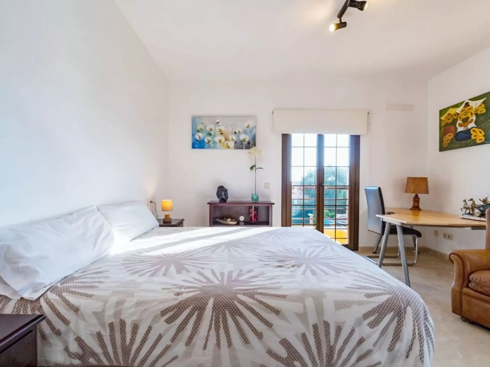 Schöne Villa mit Pool in der Nähe des Strandes-Binnen