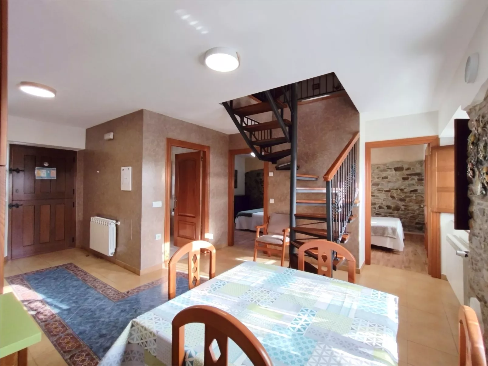 Schönes Duplex mit Aussicht, Pool und Garten-Image-tags.info