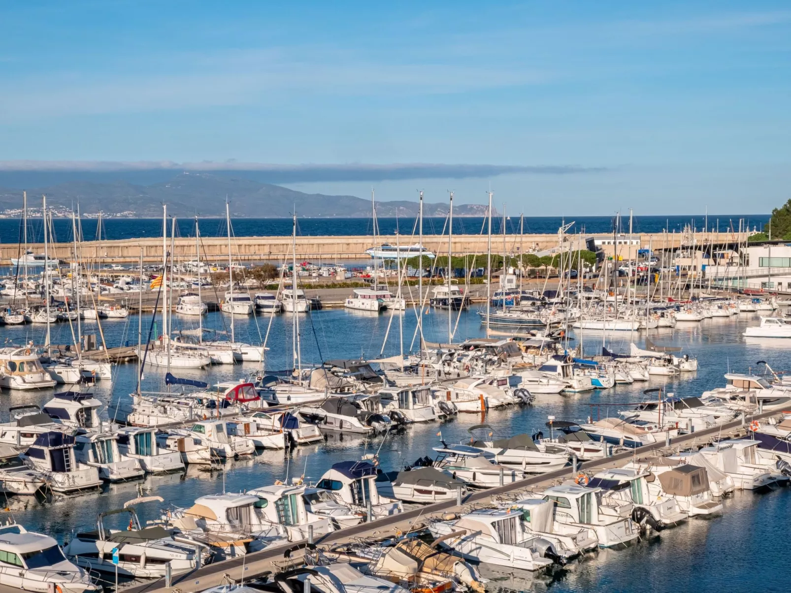 Costabravaforrent Marina, schöne Wohnung in erster Meereslinie-Buiten