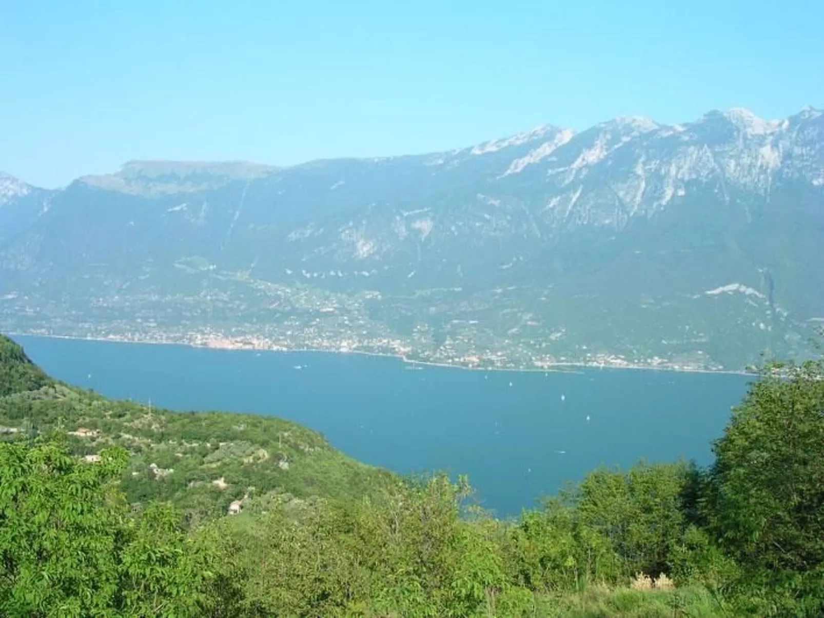 "Dreizimmerwohnung mit Balkon-Buiten