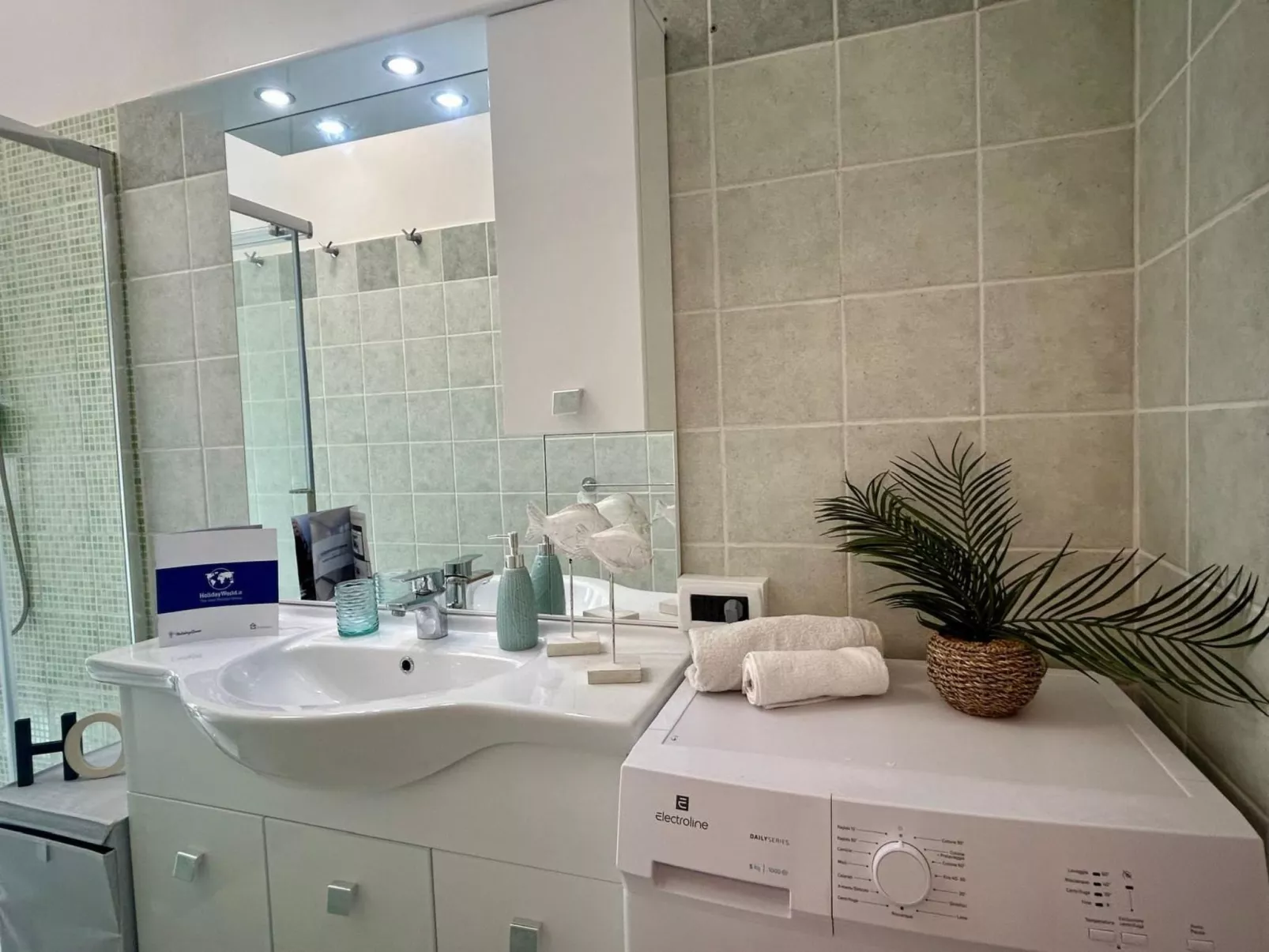 Blue Beach by Holiday World-Binnen