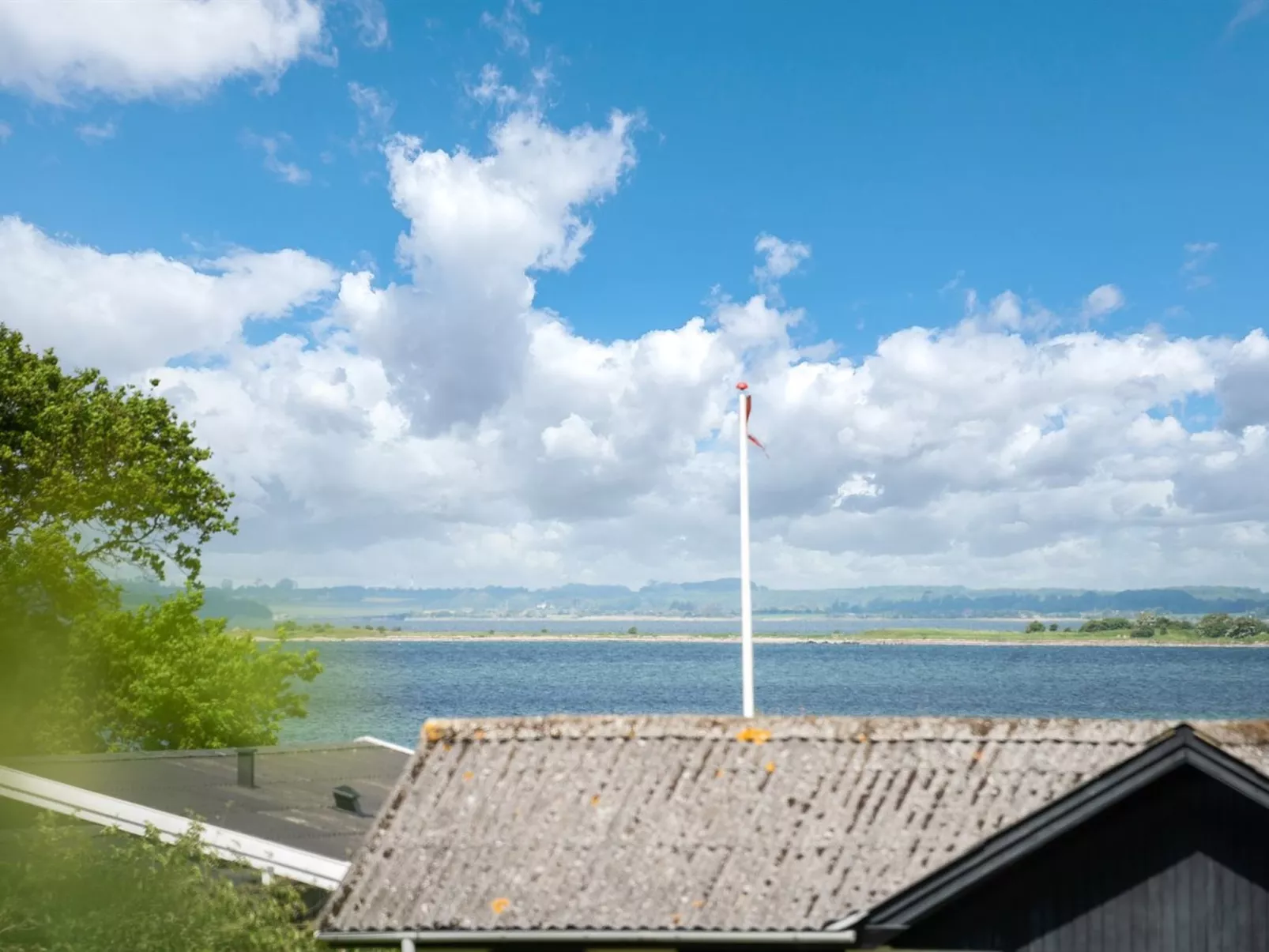 "Rise" - 250m from the sea-Buiten