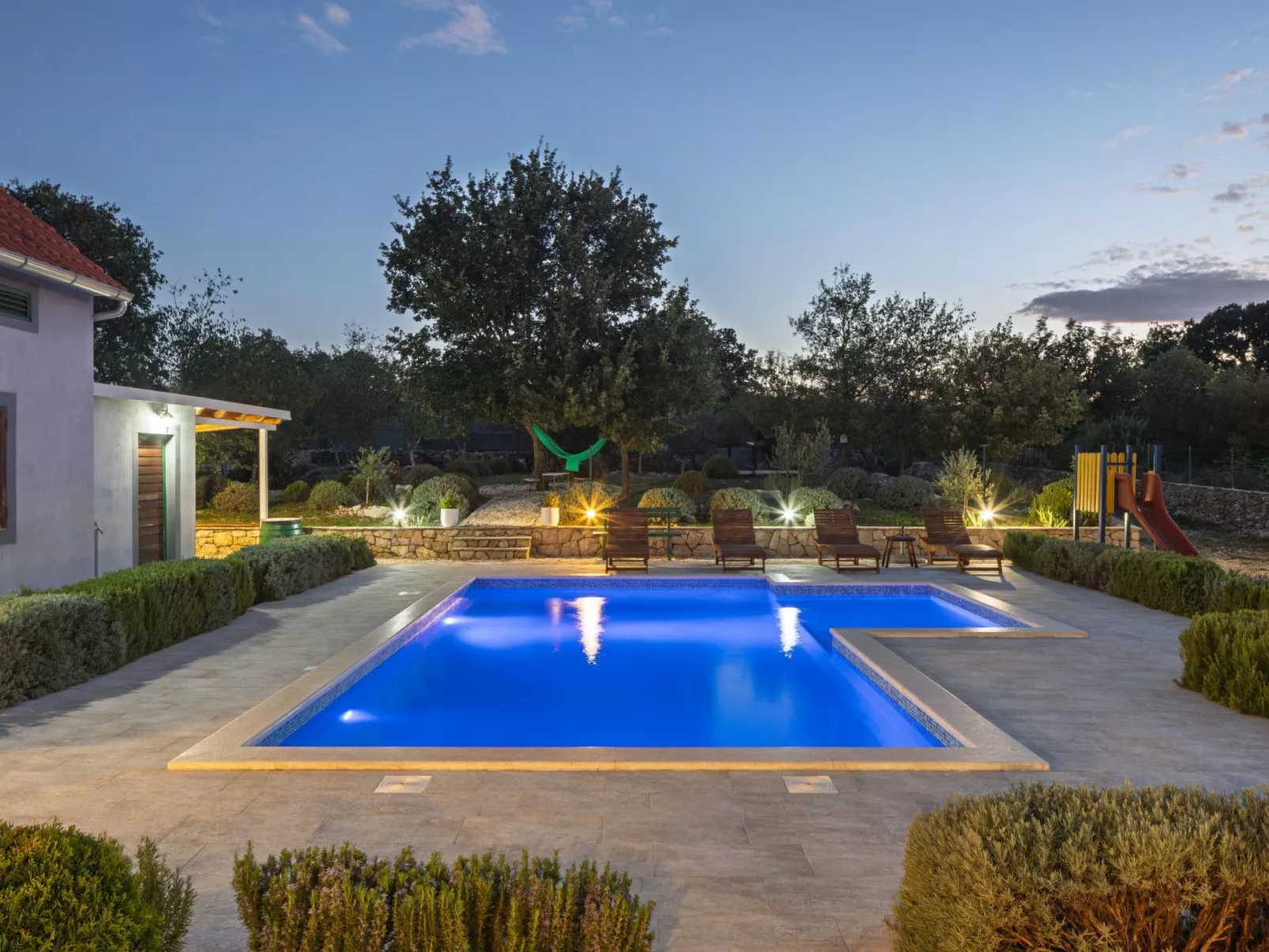 Villa Mirkov San-Buiten