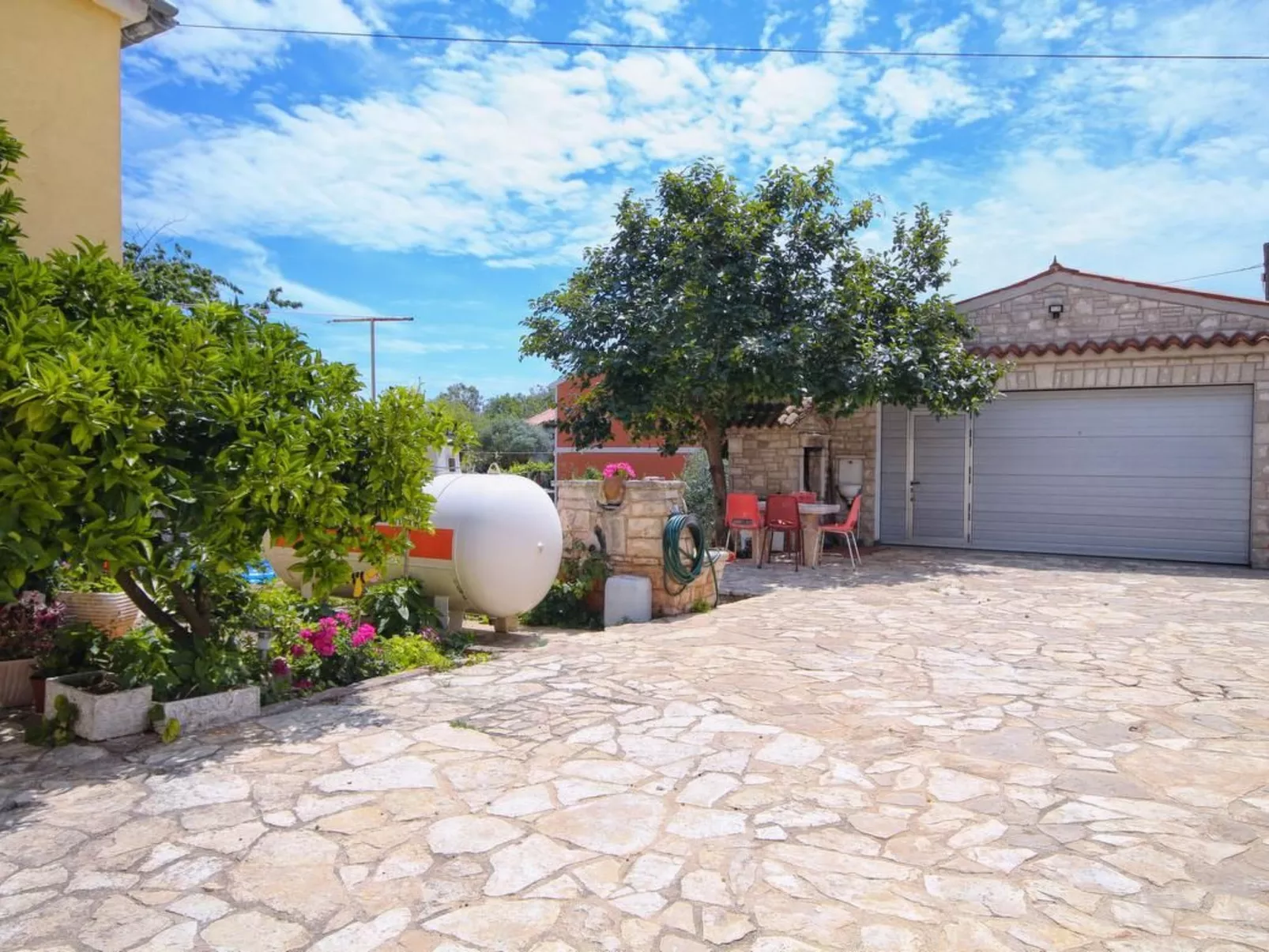 "Luis" mit Privatparkplatz - Buiten