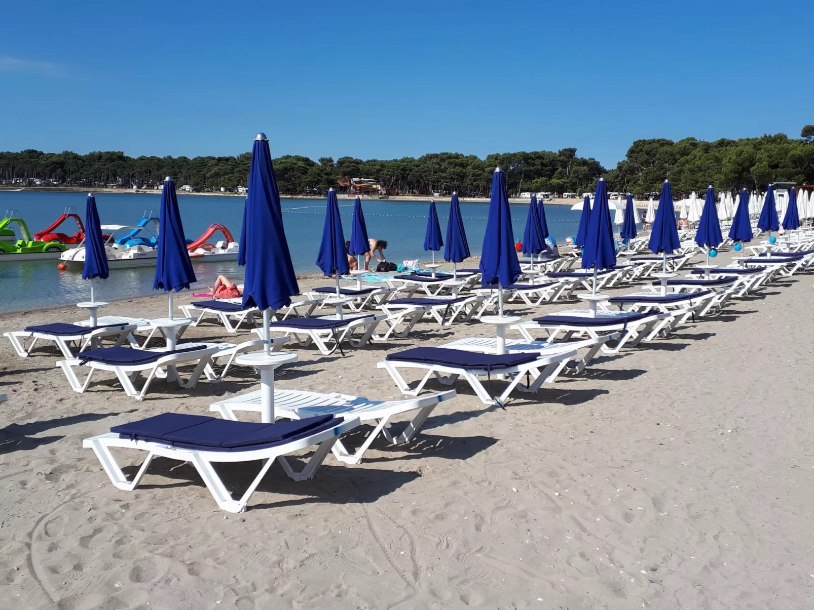 Direkt am Meer liegendes Apartment mit Garten-Buiten