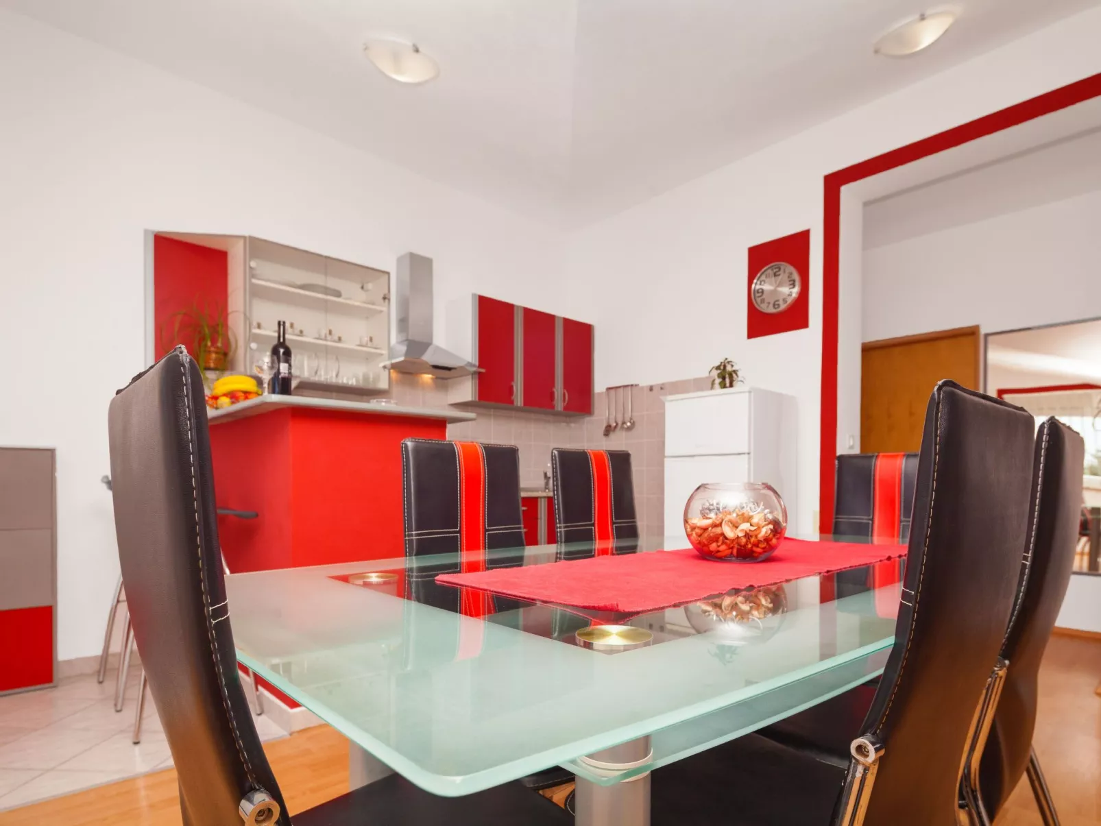 Ema Red mit Jacuzzi-Binnen