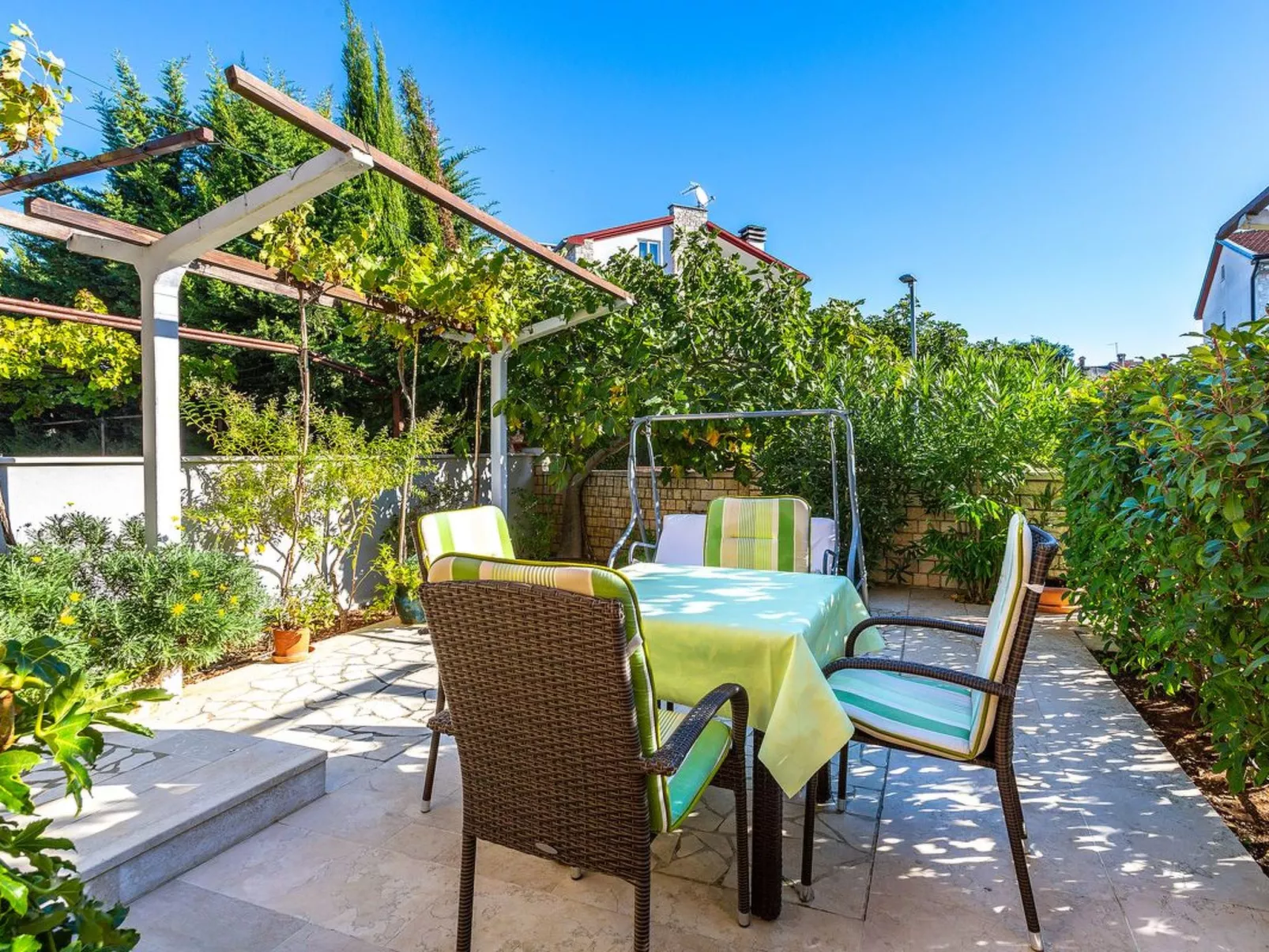 Wohnung "Maretic Mali" mit Terrasse-Image-tags.info