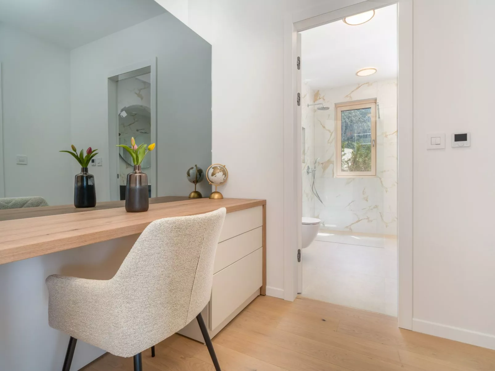 Neue Villa Adore-Binnen