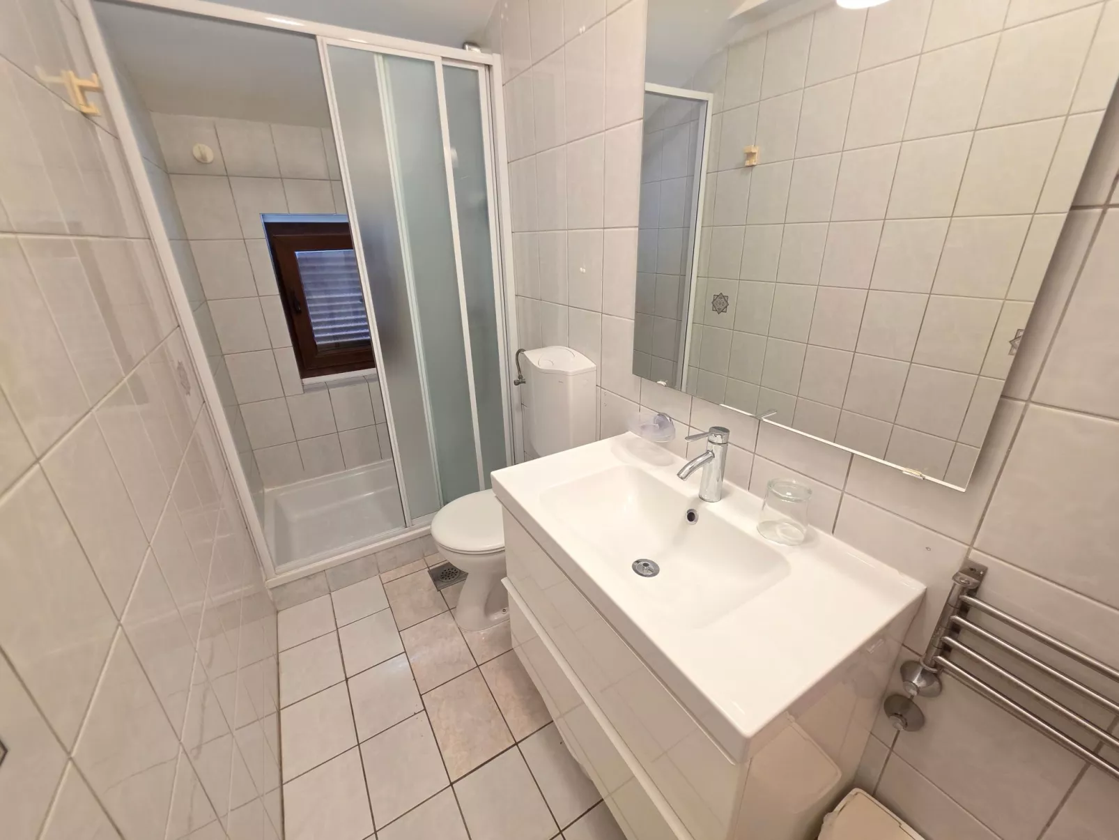 Wohnung mit Balkon, AC, Privatparkplatz-Image-tags.info