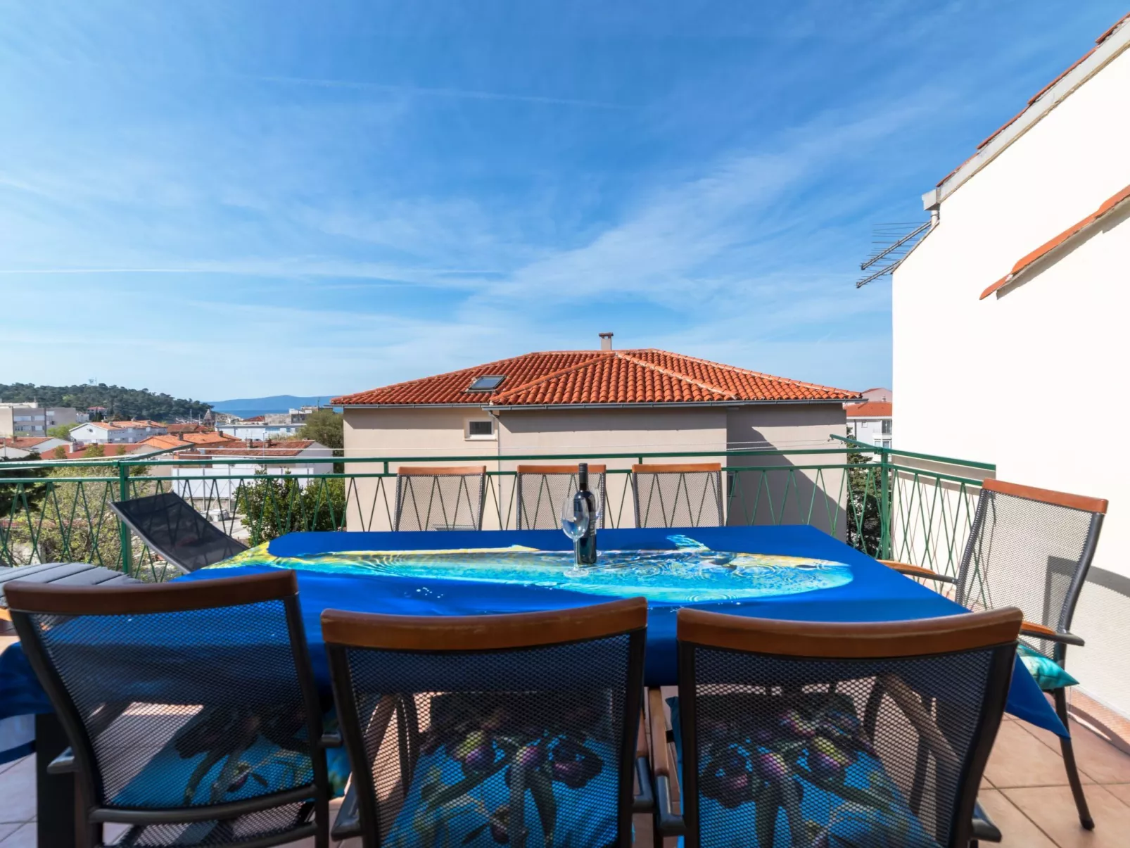 Apartment mit drei Schlafzimmern, Whirlpool und Meerblick-Buiten